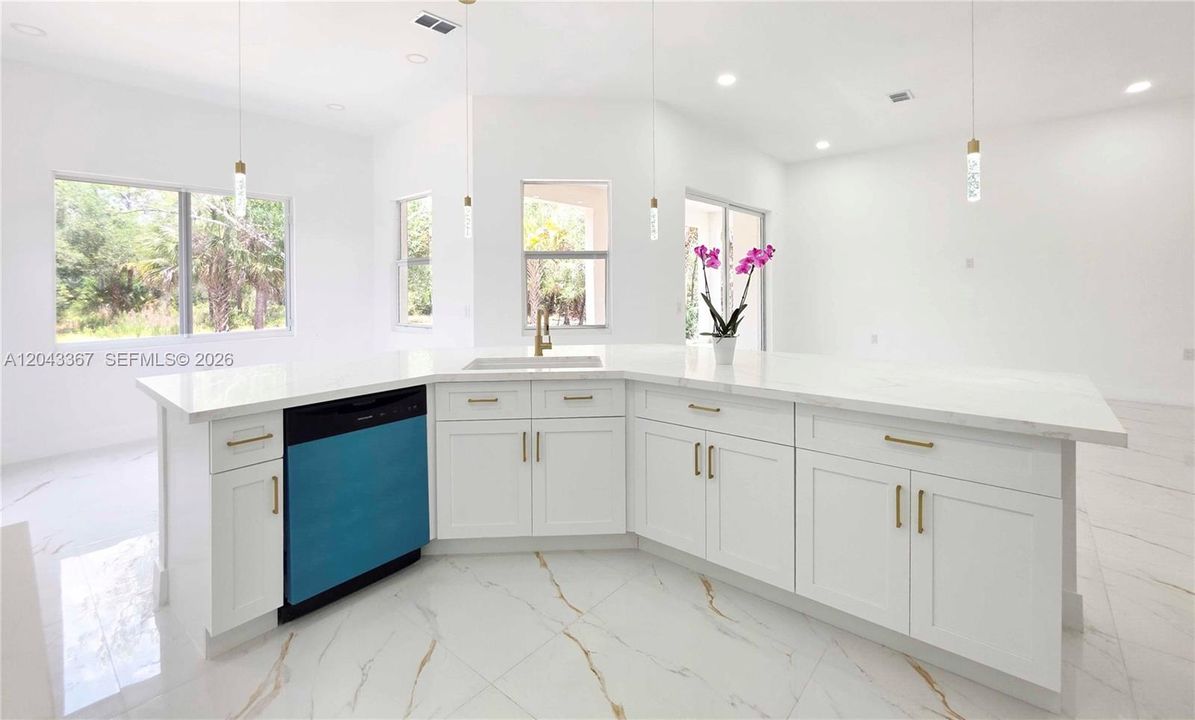 For Sale: $485,000 (4 beds, 2 baths, 1940 Square Feet)