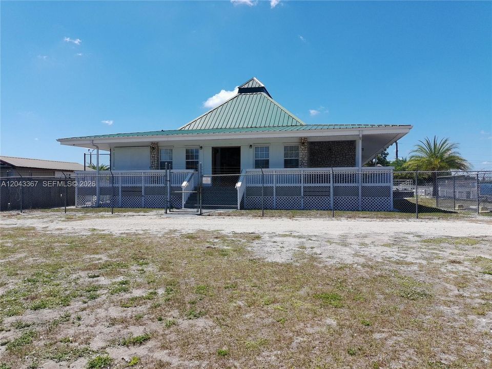 For Sale: $485,000 (4 beds, 2 baths, 1940 Square Feet)
