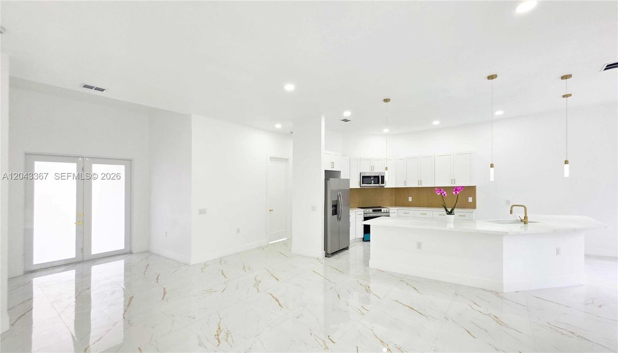 For Sale: $485,000 (4 beds, 2 baths, 1940 Square Feet)
