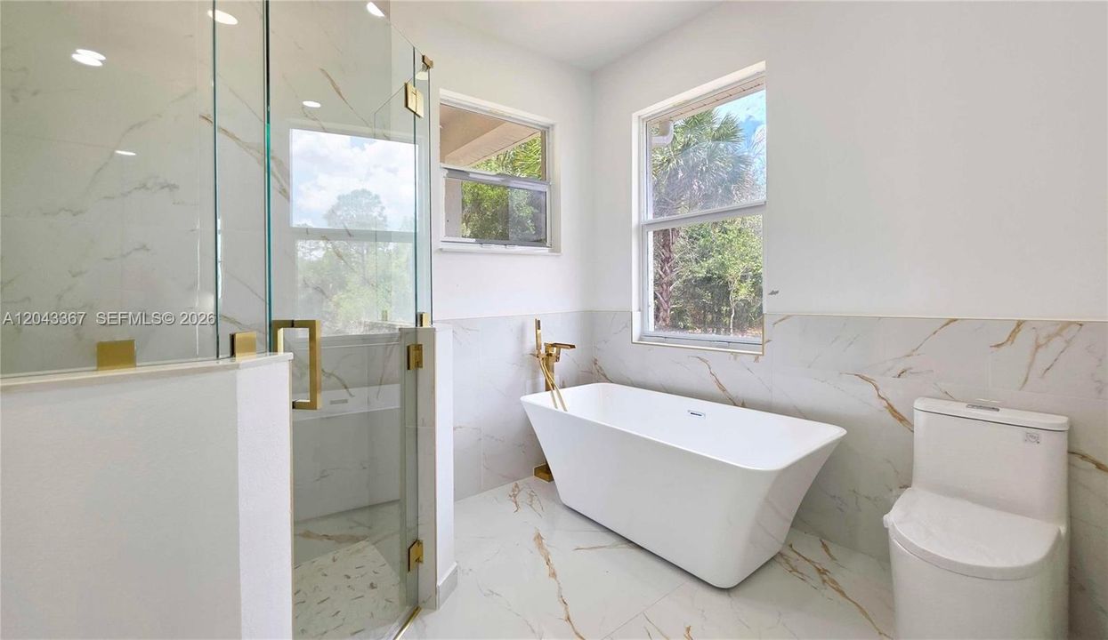 For Sale: $485,000 (4 beds, 2 baths, 1940 Square Feet)