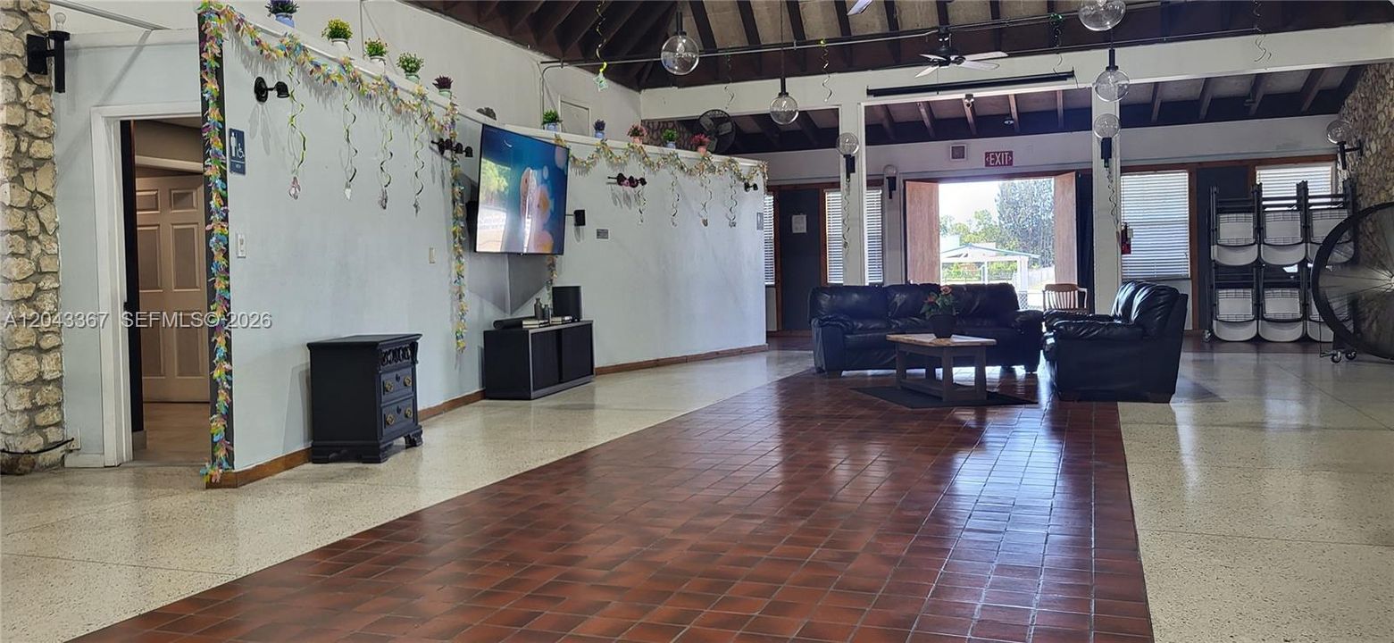 For Sale: $485,000 (4 beds, 2 baths, 1940 Square Feet)
