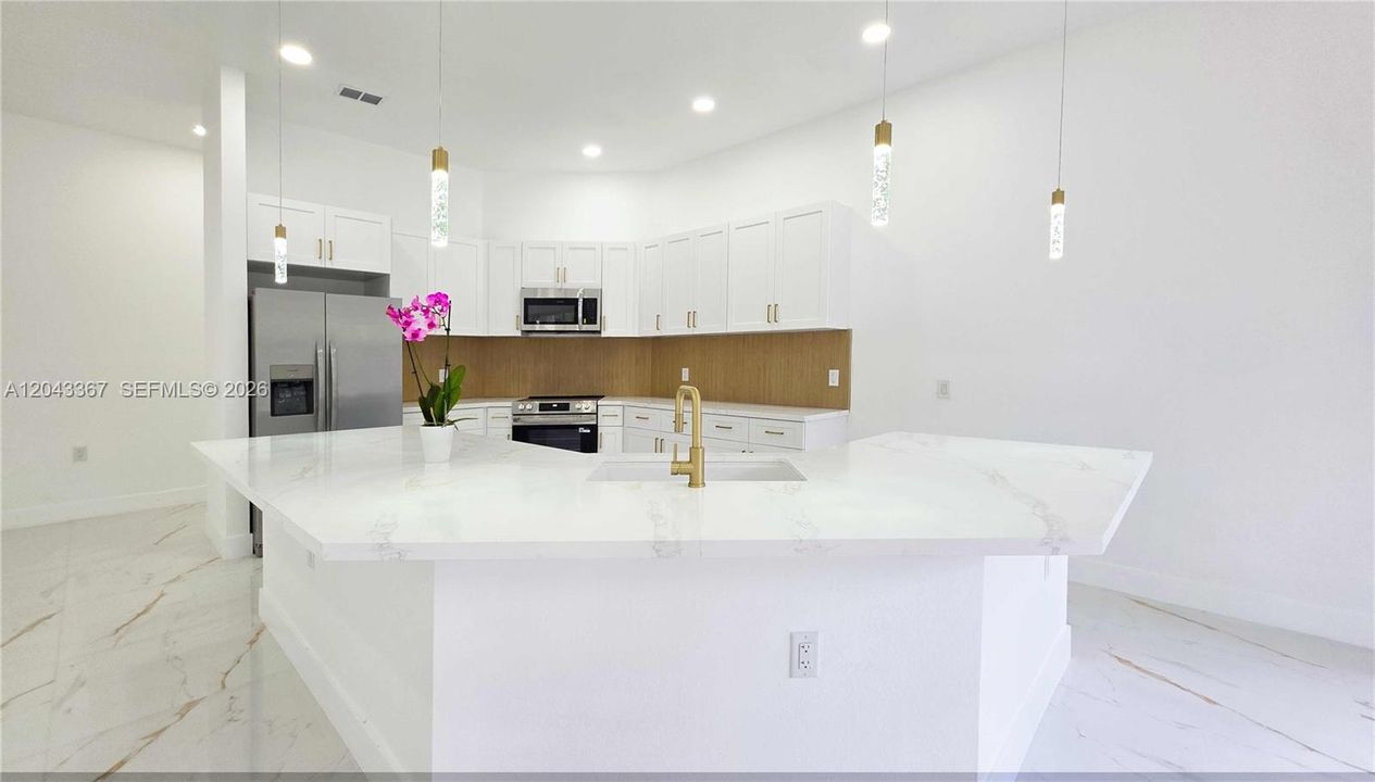 For Sale: $485,000 (4 beds, 2 baths, 1940 Square Feet)