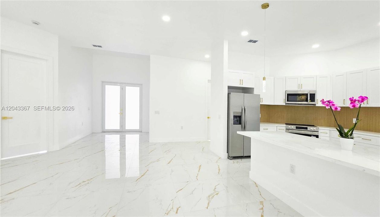 For Sale: $485,000 (4 beds, 2 baths, 1940 Square Feet)