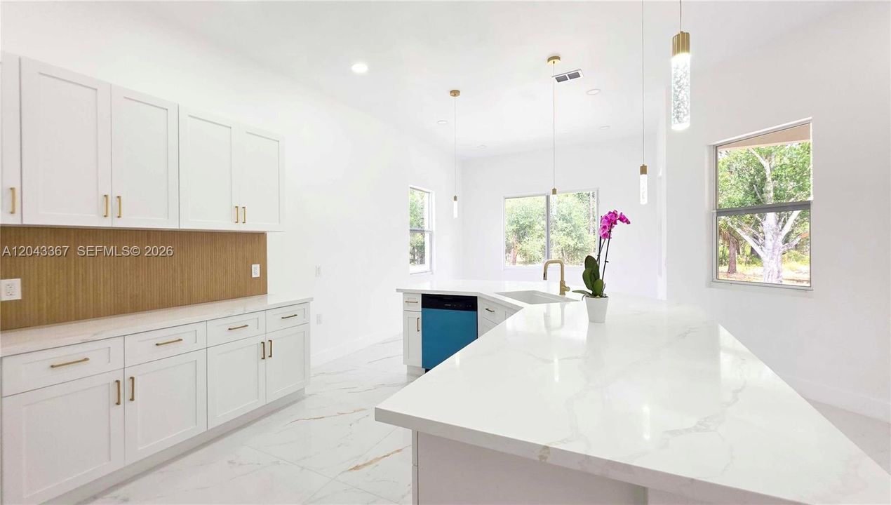 For Sale: $485,000 (4 beds, 2 baths, 1940 Square Feet)