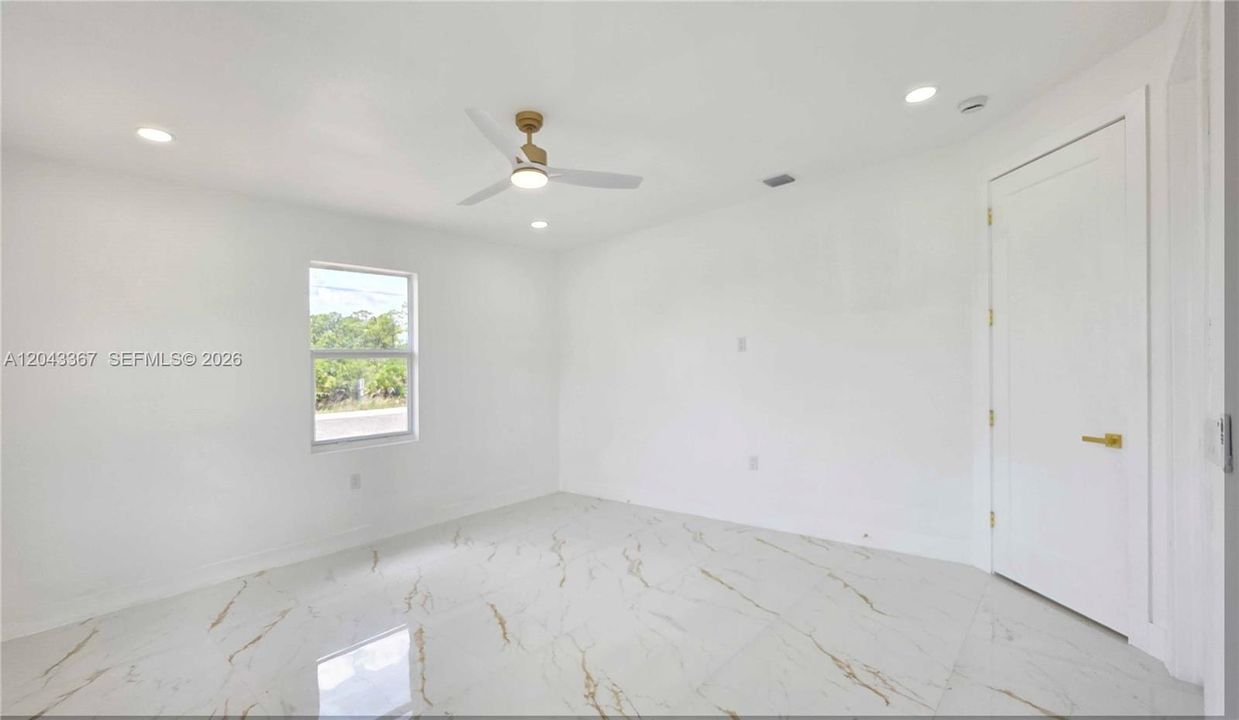 For Sale: $485,000 (4 beds, 2 baths, 1940 Square Feet)