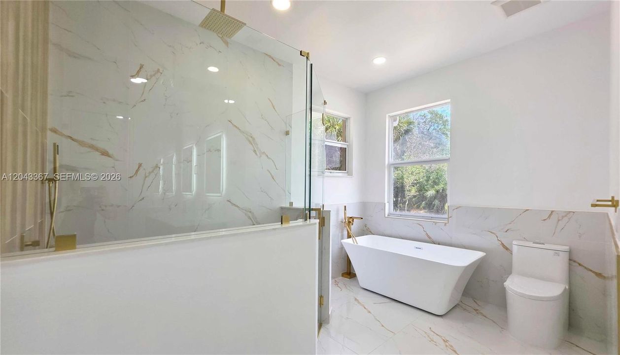 For Sale: $485,000 (4 beds, 2 baths, 1940 Square Feet)