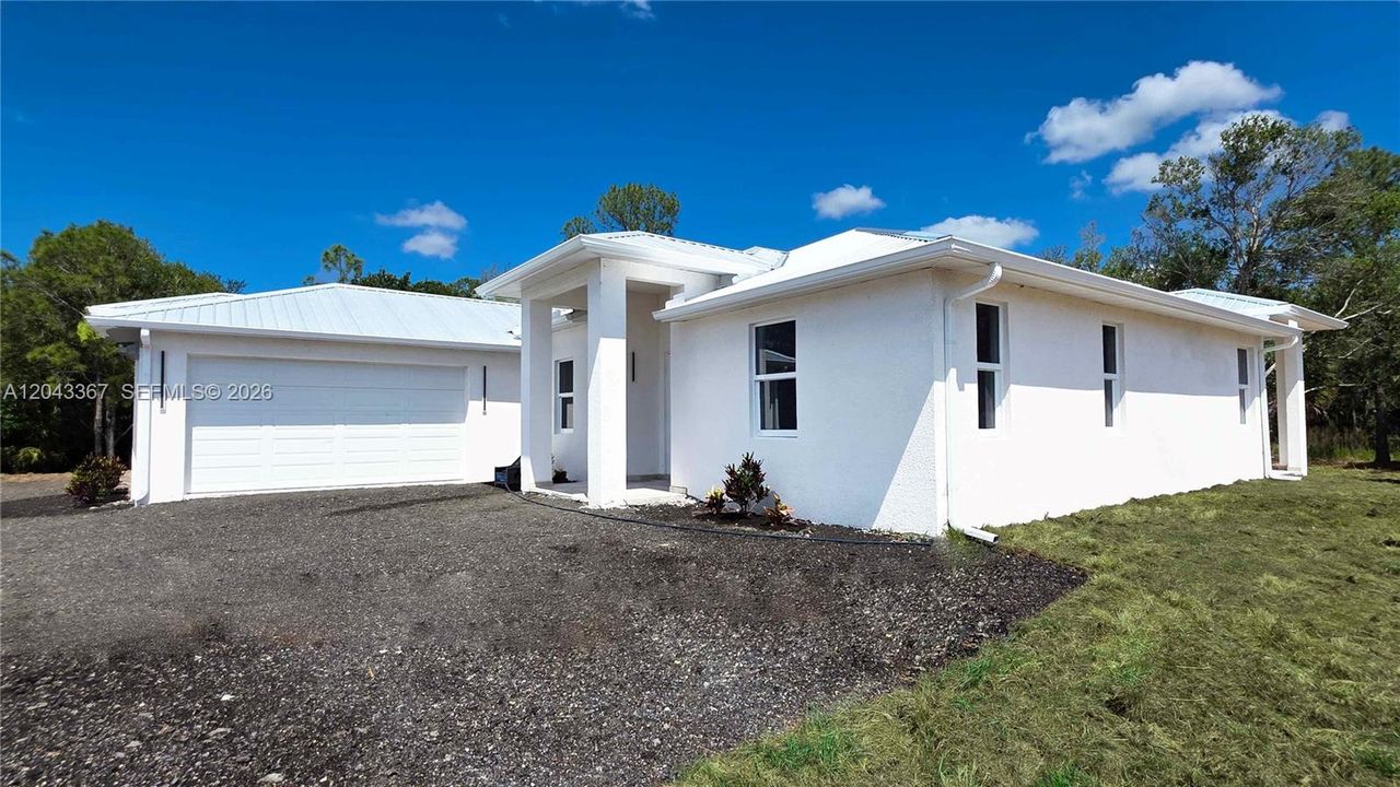 For Sale: $485,000 (4 beds, 2 baths, 1940 Square Feet)