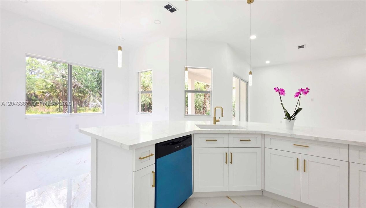 For Sale: $485,000 (4 beds, 2 baths, 1940 Square Feet)