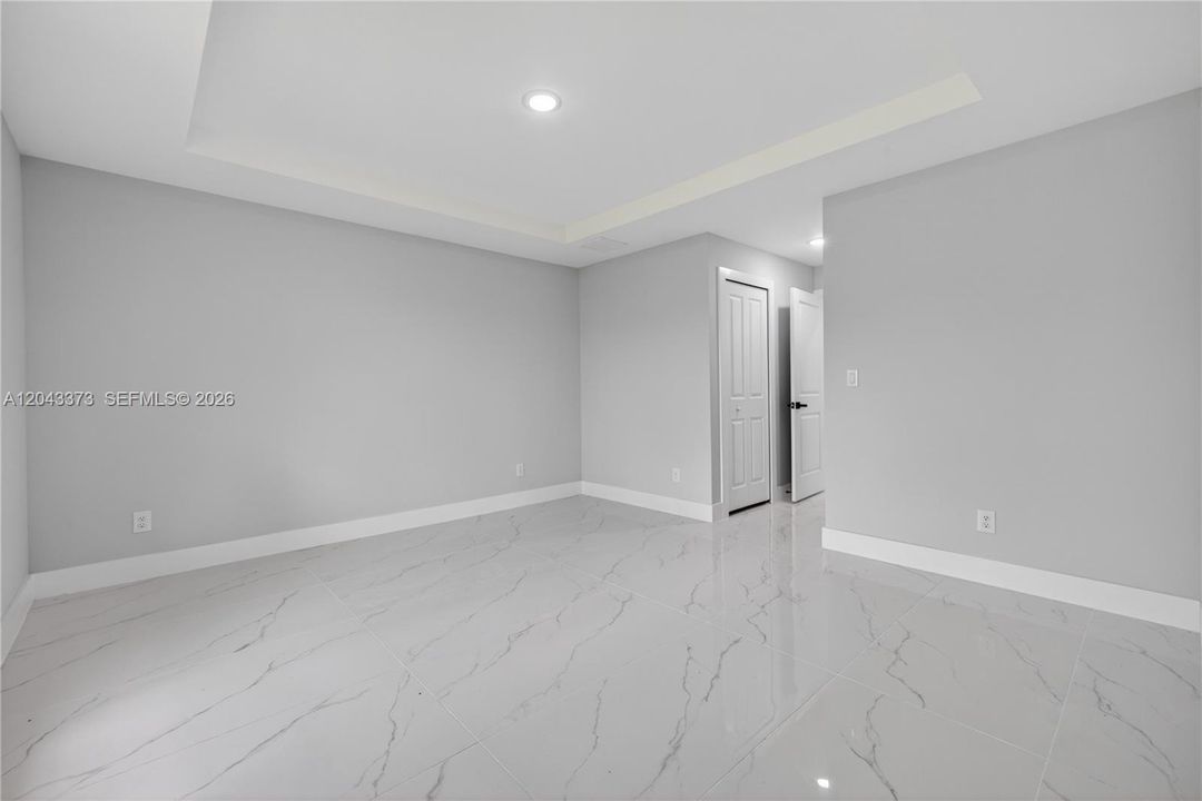 На продажу: $292,000 (4 спален, 2 ванн, 1450 Квадратных фут)