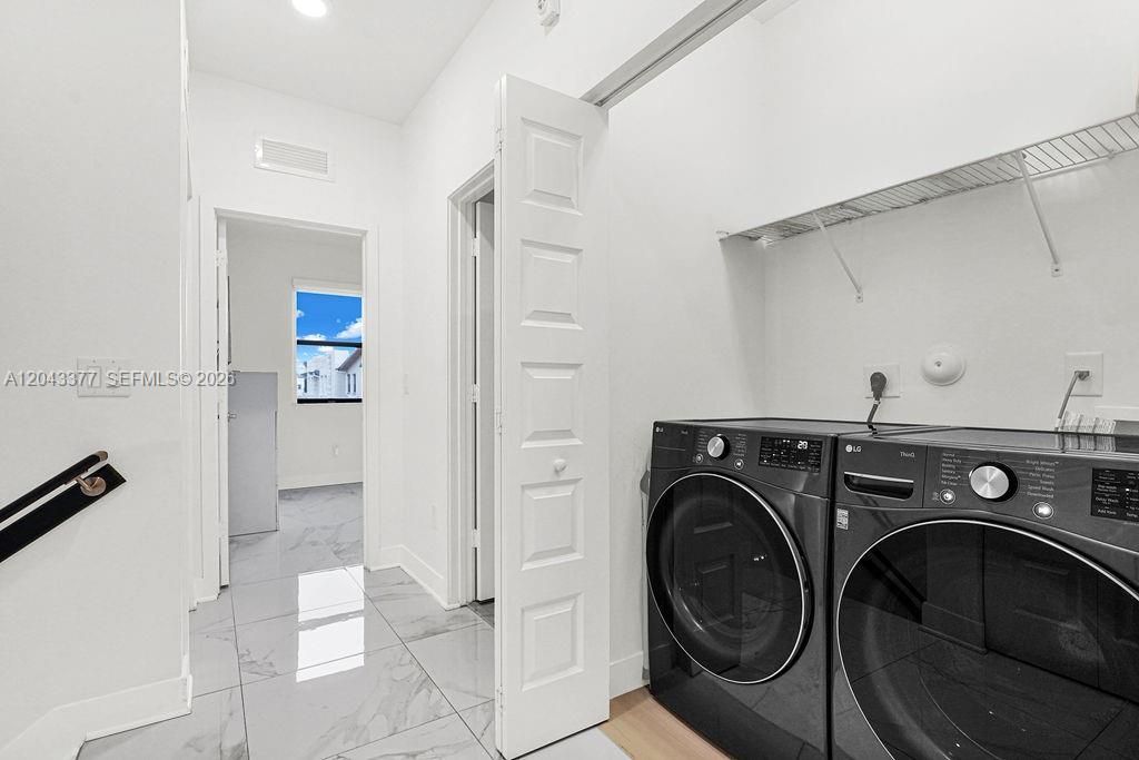 В аренду: $4,500 (3 спален, 2 ванн, 1672 Квадратных фут)