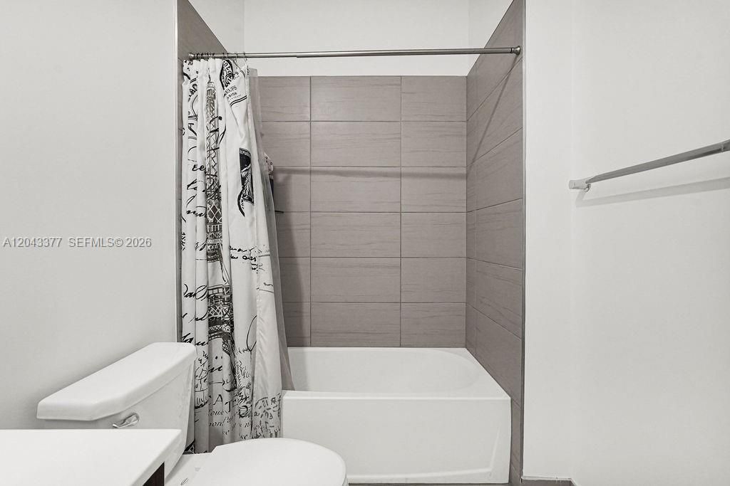 В аренду: $4,500 (3 спален, 2 ванн, 1672 Квадратных фут)
