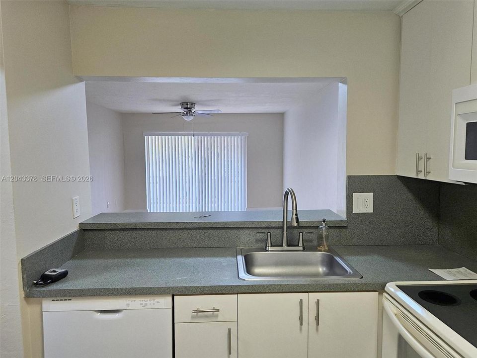 For Rent: $2,000 (1 beds, 1 baths, 736 Square Feet)