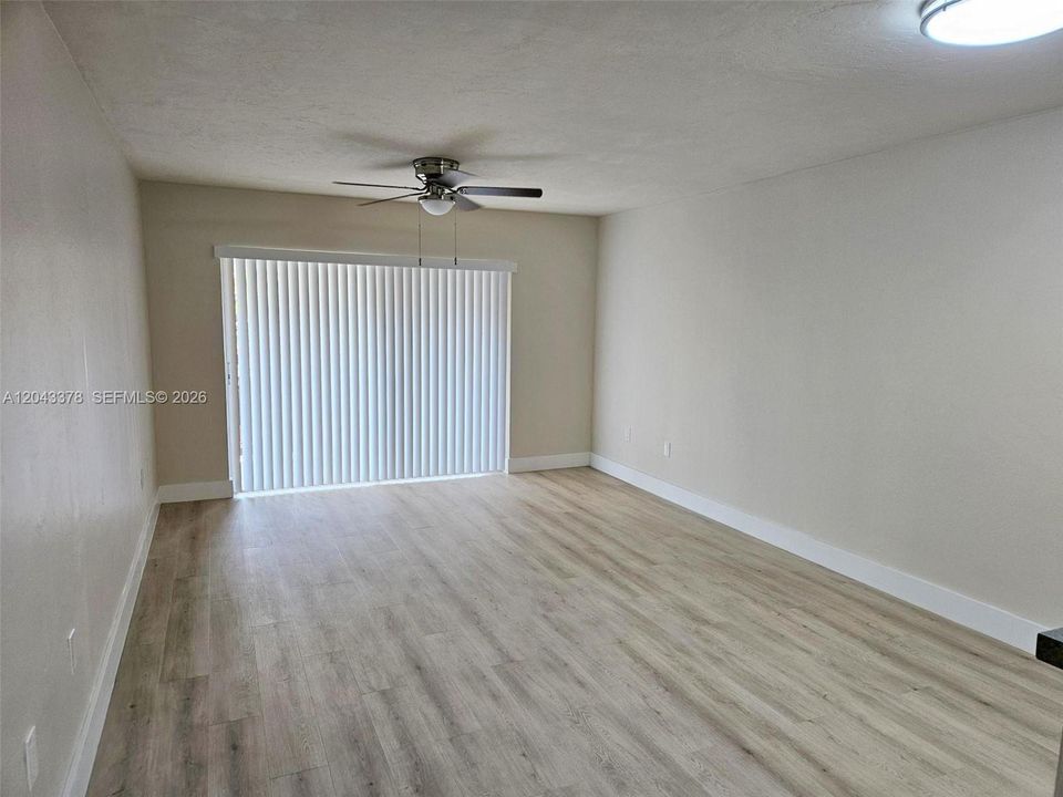For Rent: $2,000 (1 beds, 1 baths, 736 Square Feet)