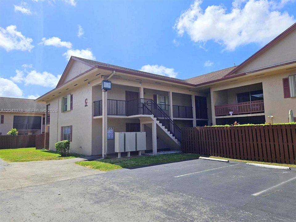 For Rent: $2,000 (1 beds, 1 baths, 736 Square Feet)