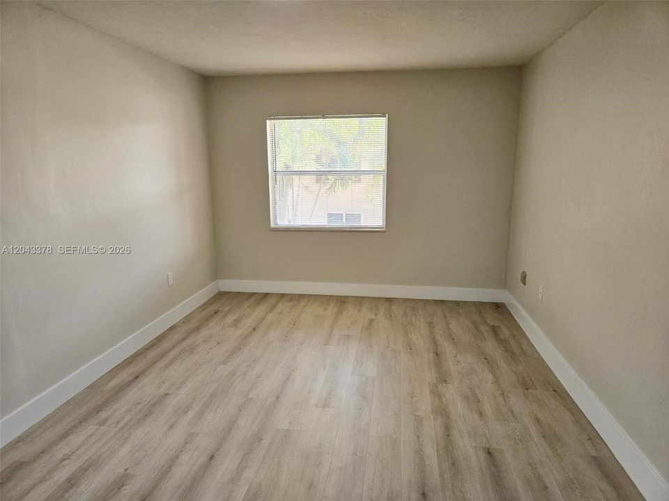 For Rent: $2,000 (1 beds, 1 baths, 736 Square Feet)