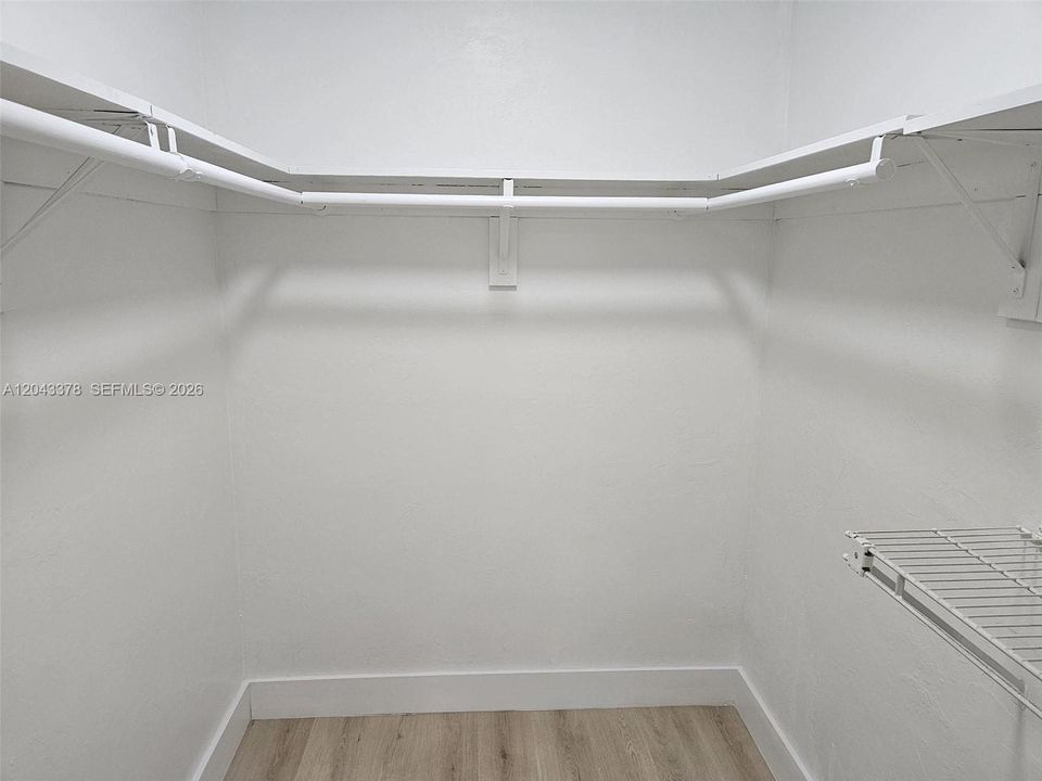 For Rent: $2,000 (1 beds, 1 baths, 736 Square Feet)