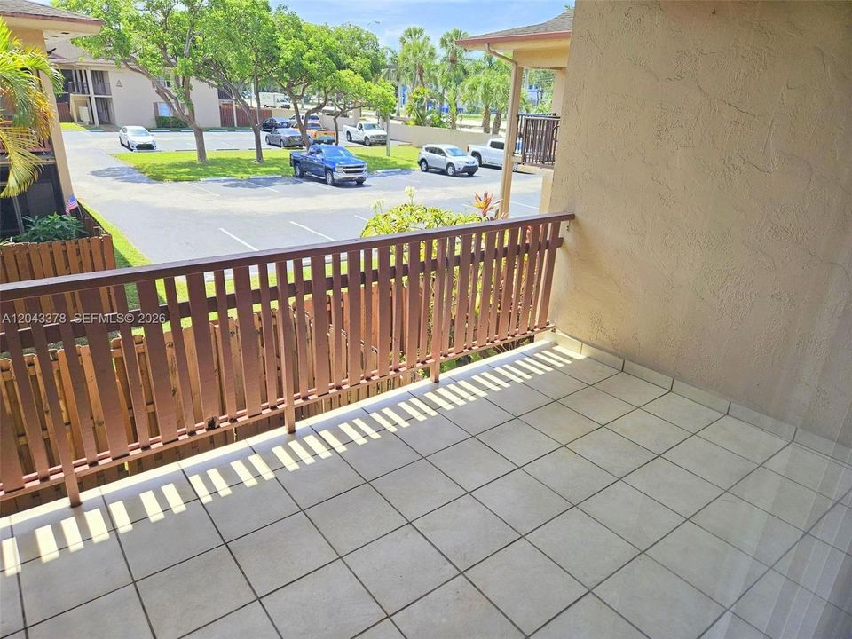 For Rent: $2,000 (1 beds, 1 baths, 736 Square Feet)