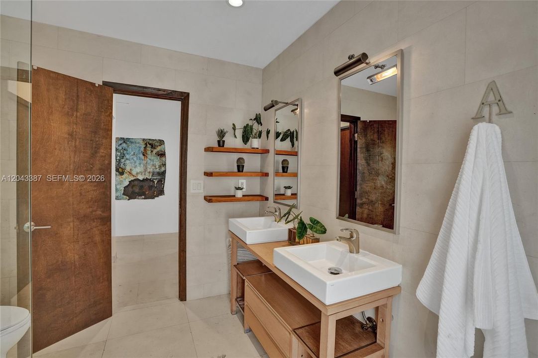 En Venta: $1,750,000 (4 camas, 3 baños, 2389 Pies cuadrados)