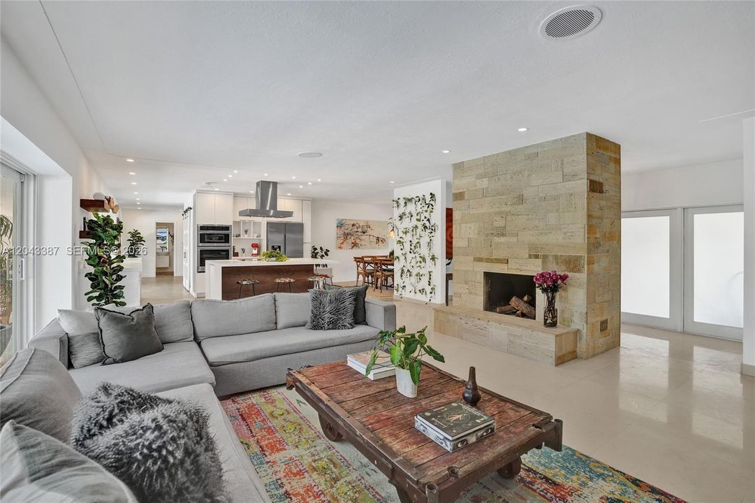 En Venta: $1,750,000 (4 camas, 3 baños, 2389 Pies cuadrados)