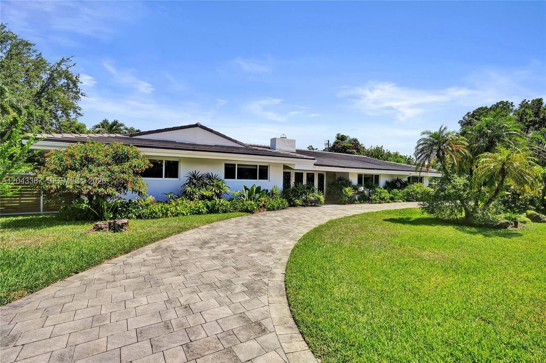 En Venta: $1,750,000 (4 camas, 3 baños, 2389 Pies cuadrados)