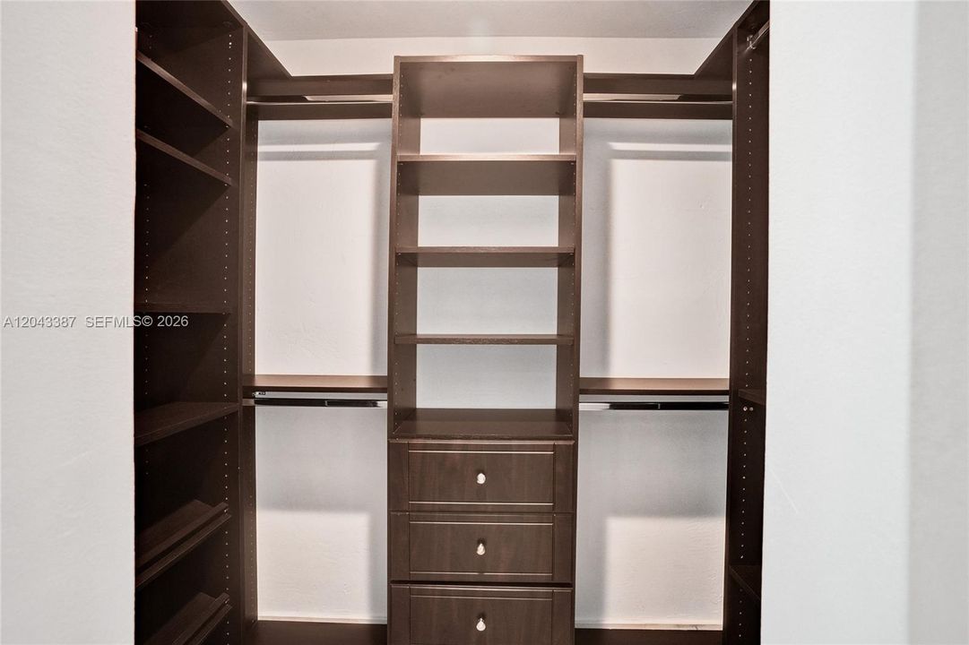 En Venta: $1,750,000 (4 camas, 3 baños, 2389 Pies cuadrados)