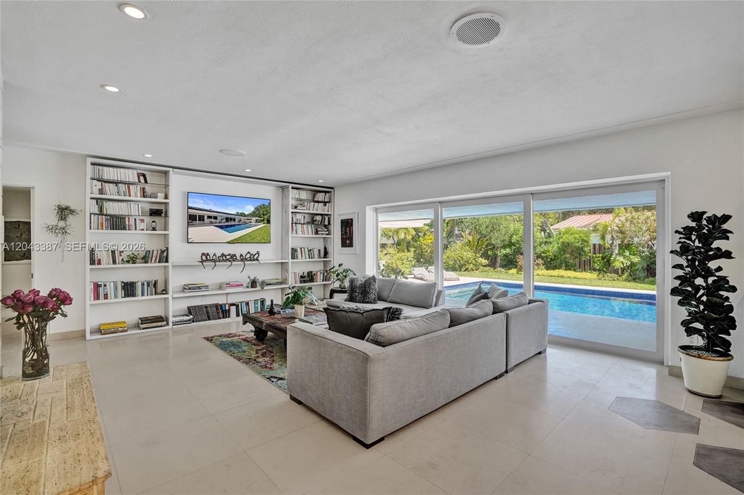En Venta: $1,750,000 (4 camas, 3 baños, 2389 Pies cuadrados)