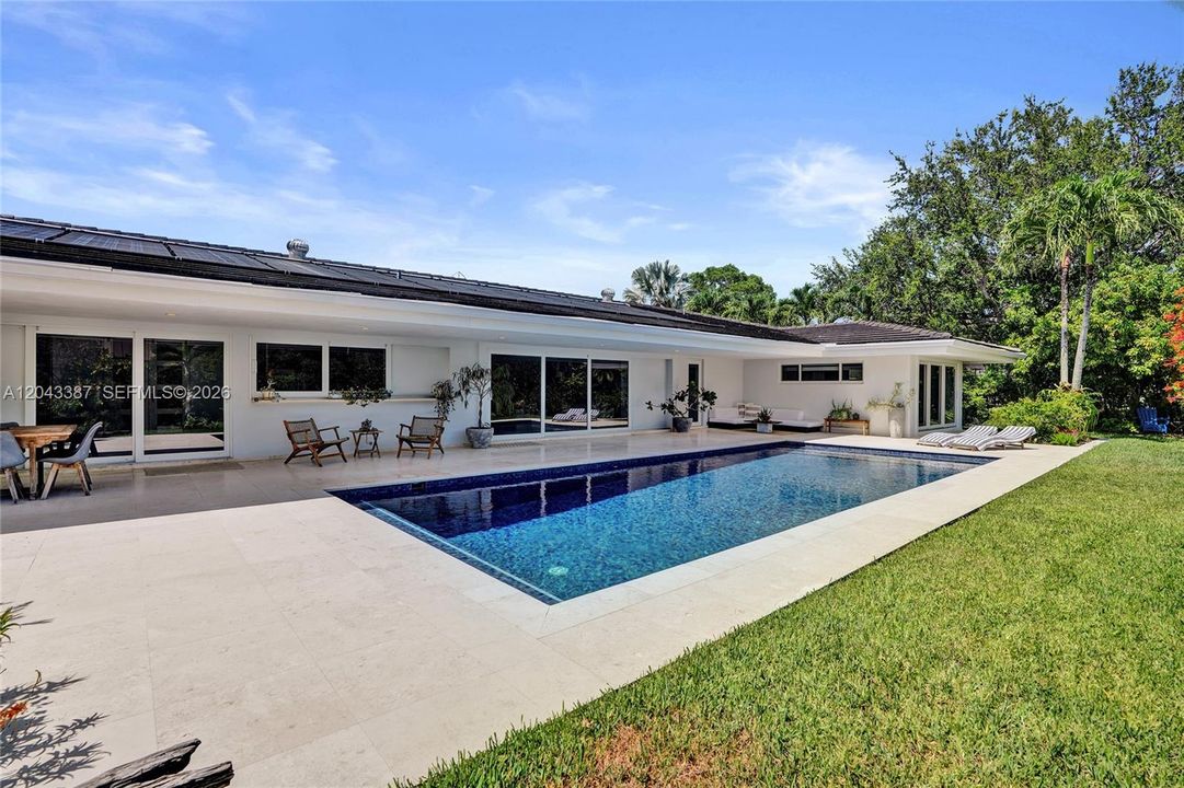 En Venta: $1,750,000 (4 camas, 3 baños, 2389 Pies cuadrados)