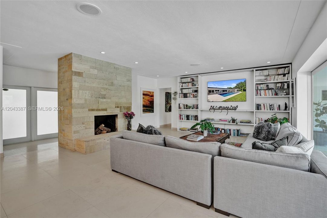 En Venta: $1,750,000 (4 camas, 3 baños, 2389 Pies cuadrados)