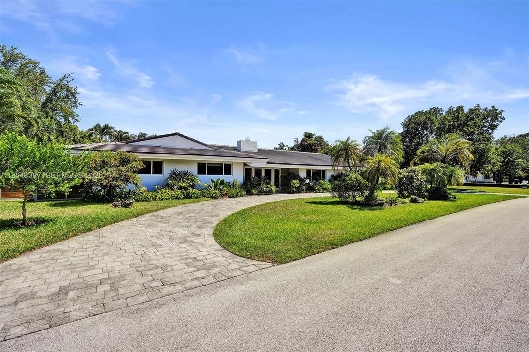 En Venta: $1,750,000 (4 camas, 3 baños, 2389 Pies cuadrados)