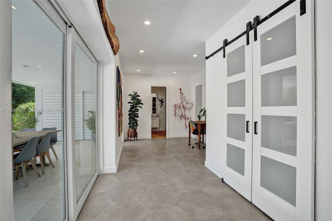 En Venta: $1,750,000 (4 camas, 3 baños, 2389 Pies cuadrados)