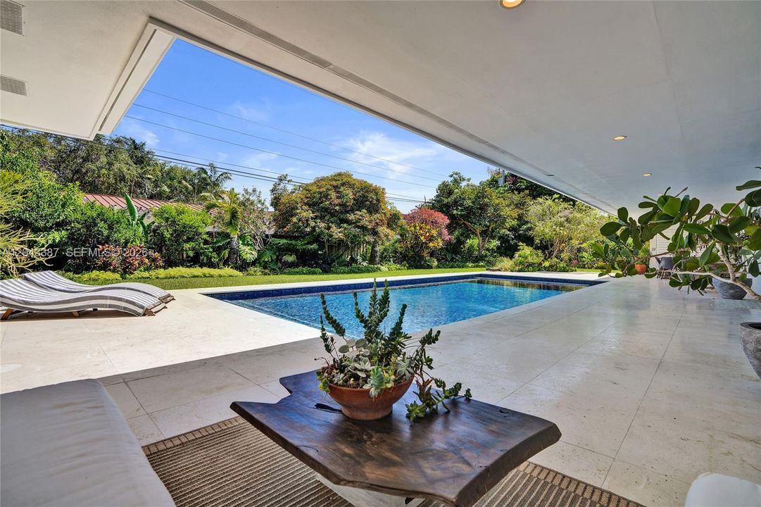 En Venta: $1,750,000 (4 camas, 3 baños, 2389 Pies cuadrados)