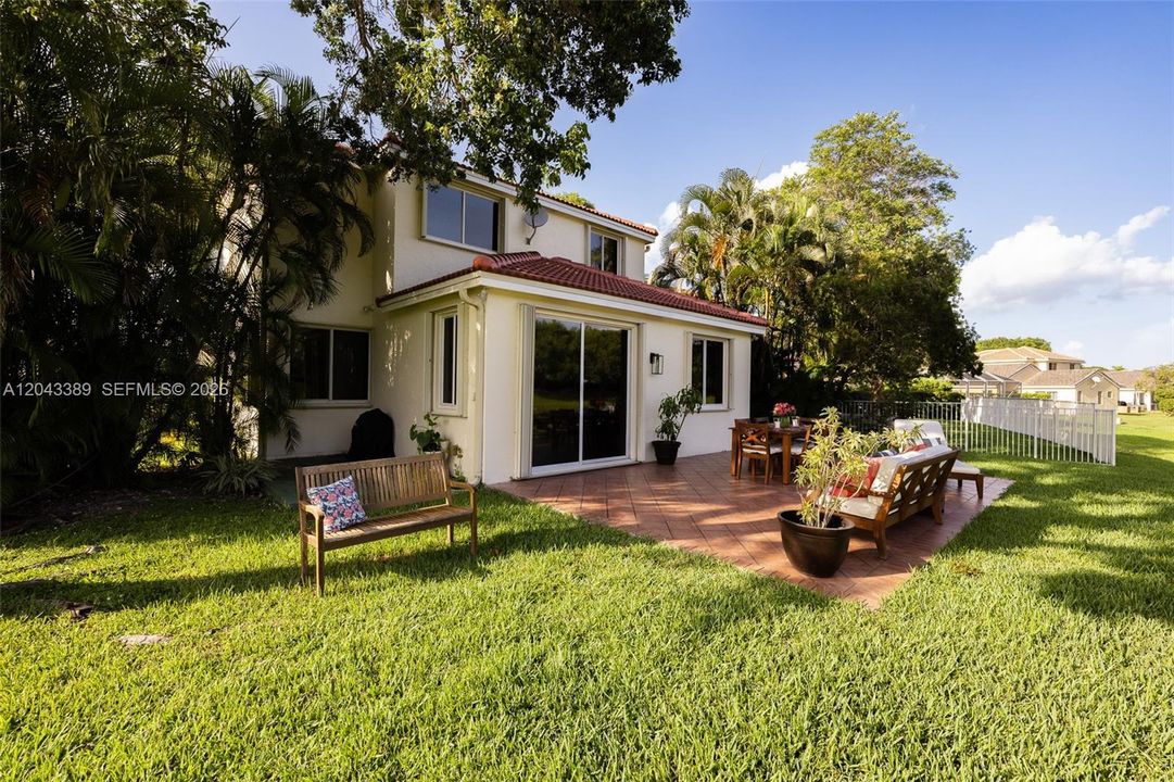 На продажу: $930,000 (4 спален, 3 ванн, 1902 Квадратных фут)