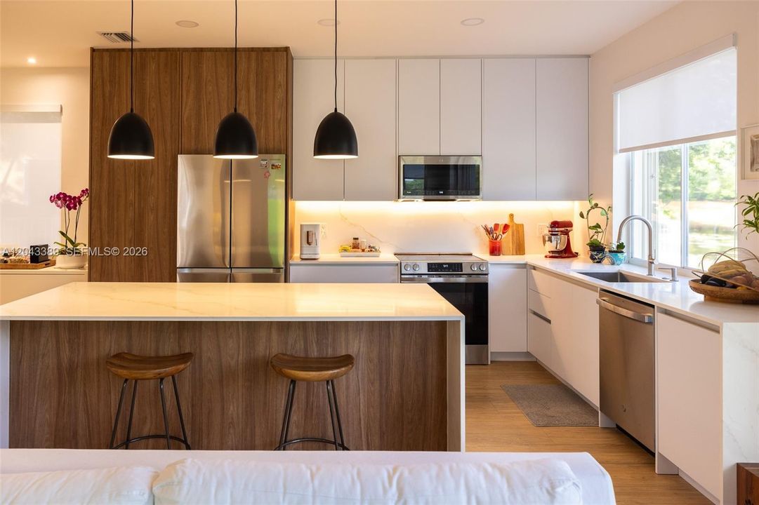 На продажу: $930,000 (4 спален, 3 ванн, 1902 Квадратных фут)