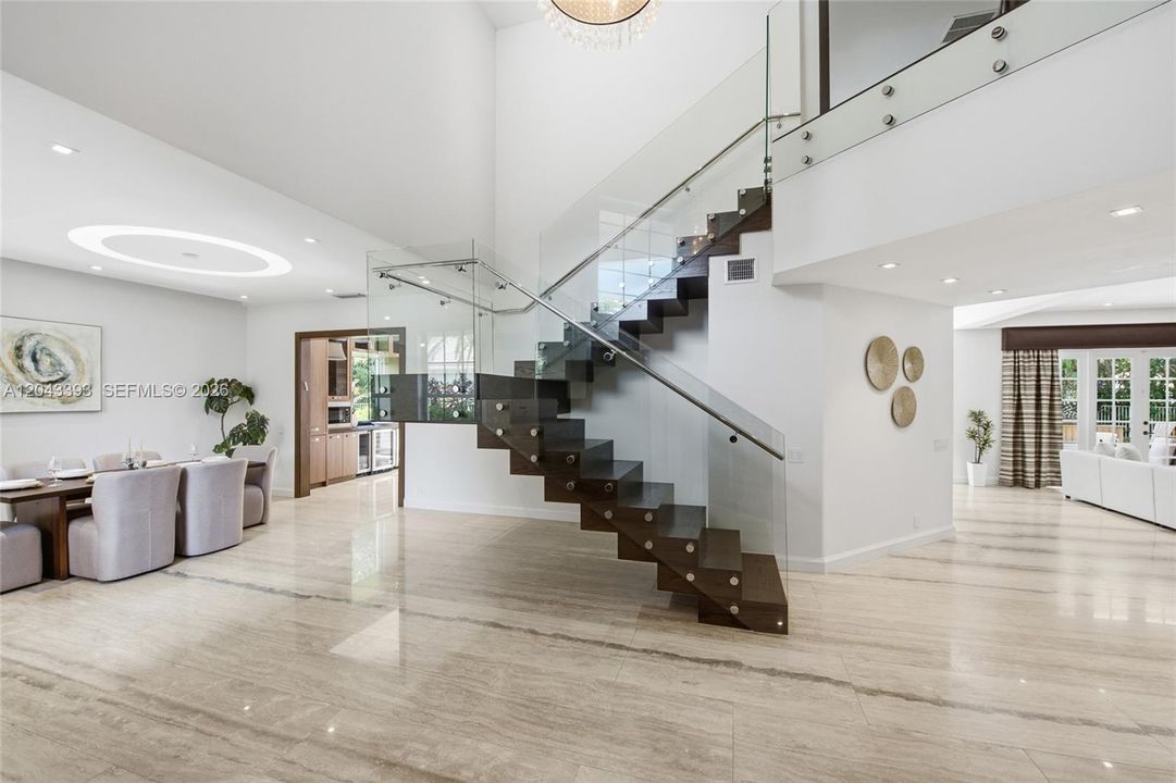 На продажу: $2,575,000 (6 спален, 5 ванн, 5365 Квадратных фут)