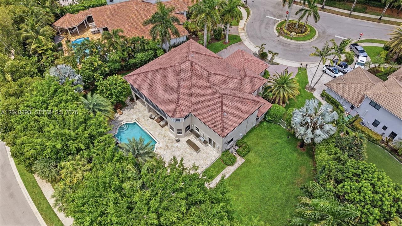На продажу: $2,575,000 (6 спален, 5 ванн, 5365 Квадратных фут)