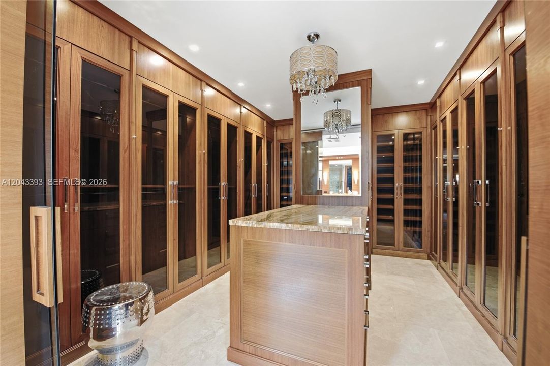 На продажу: $2,575,000 (6 спален, 5 ванн, 5365 Квадратных фут)