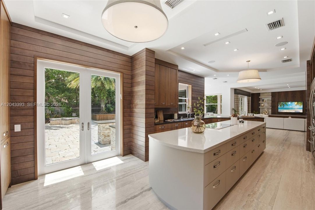 На продажу: $2,575,000 (6 спален, 5 ванн, 5365 Квадратных фут)