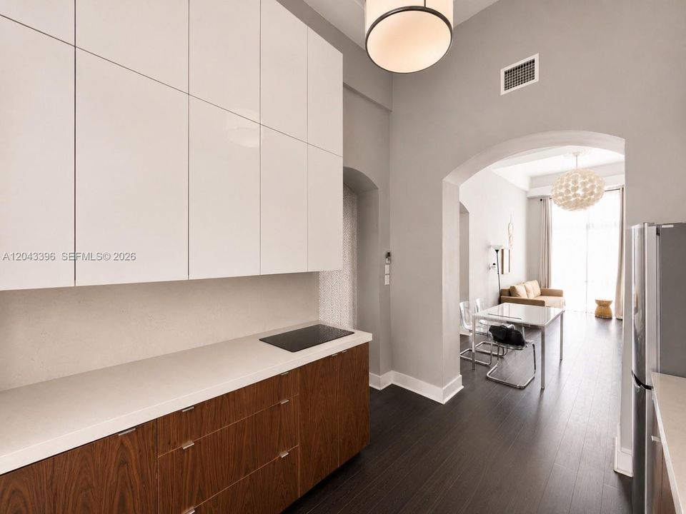 В аренду: $2,595 (1 спален, 1 ванн, 617 Квадратных фут)