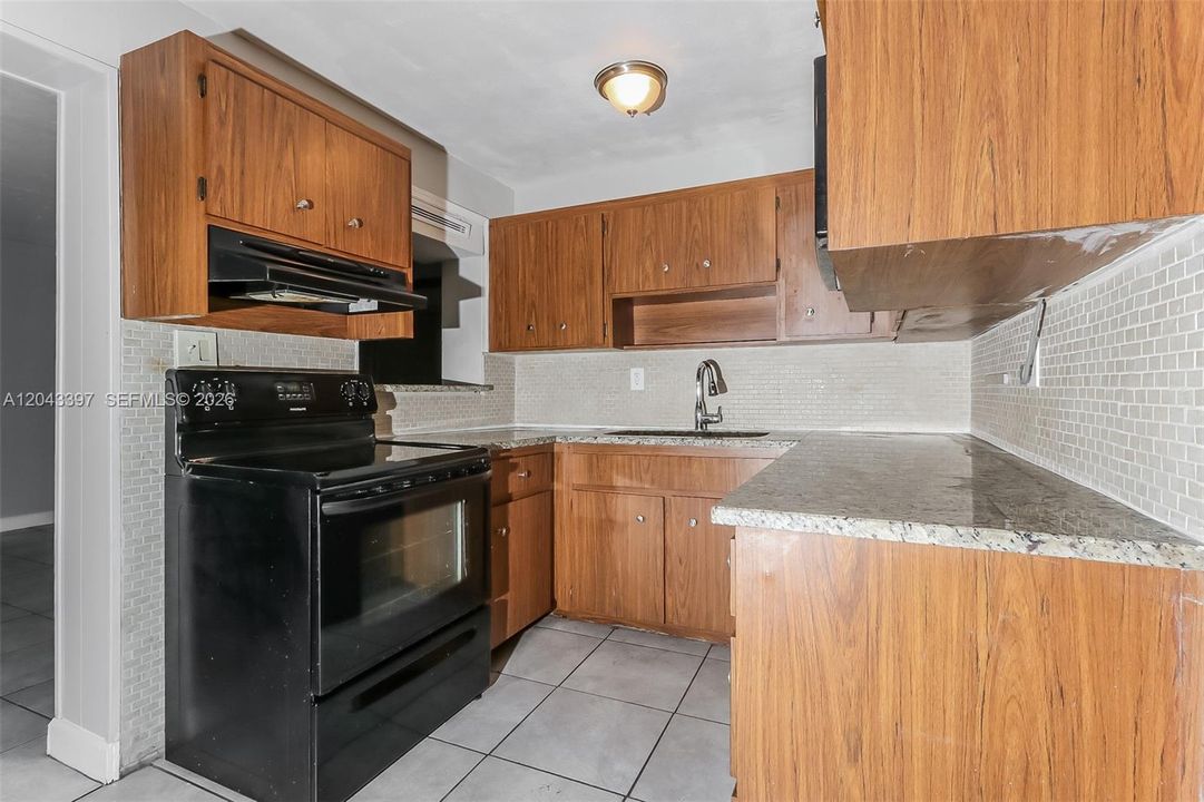 В аренду: $2,210 (3 спален, 2 ванн, 1385 Квадратных фут)