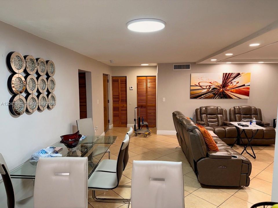 В аренду: $2,495 (2 спален, 2 ванн, 1200 Квадратных фут)