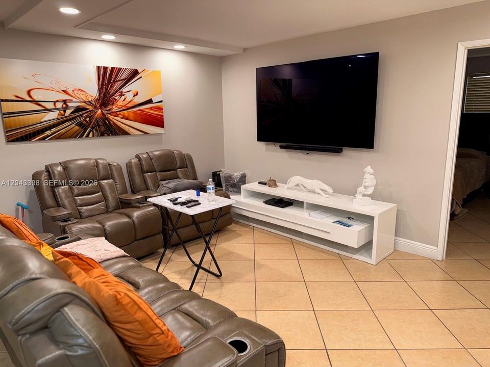 В аренду: $2,495 (2 спален, 2 ванн, 1200 Квадратных фут)