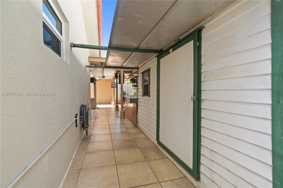 For Sale: $718,000 (4 beds, 2 baths, 1934 Square Feet)