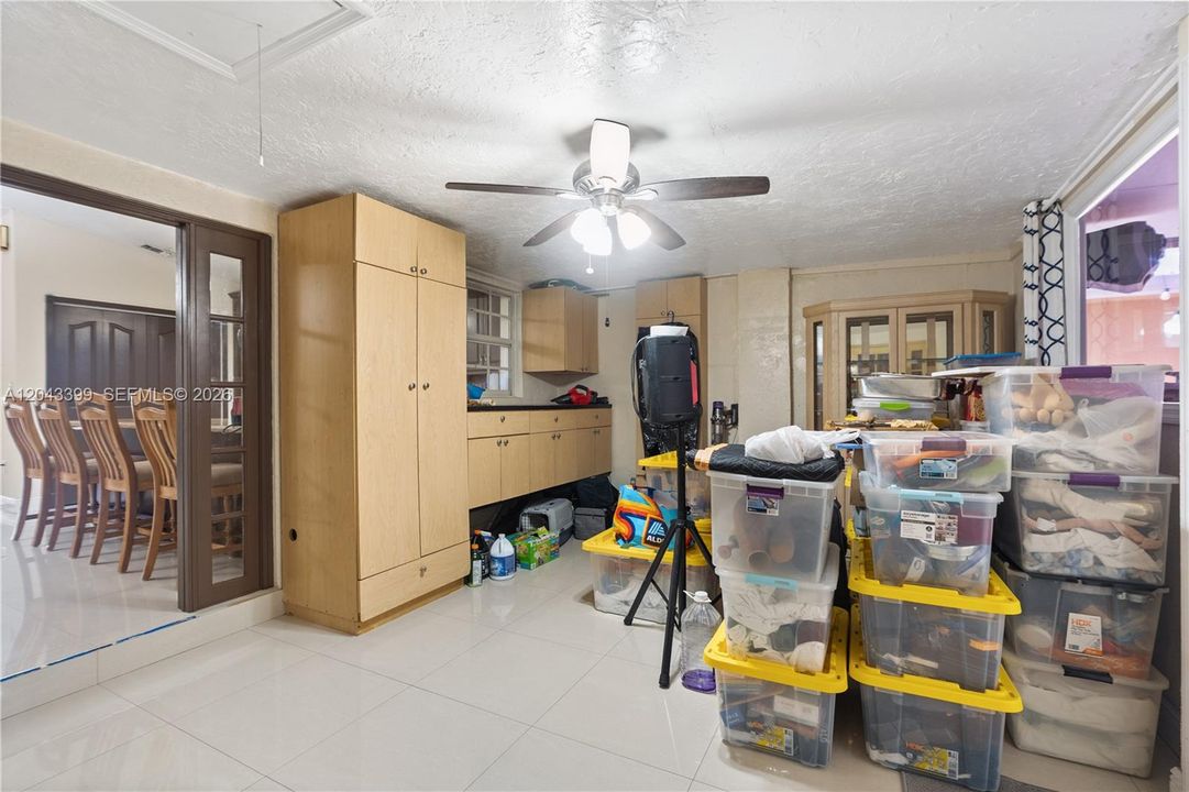 For Sale: $718,000 (4 beds, 2 baths, 1934 Square Feet)