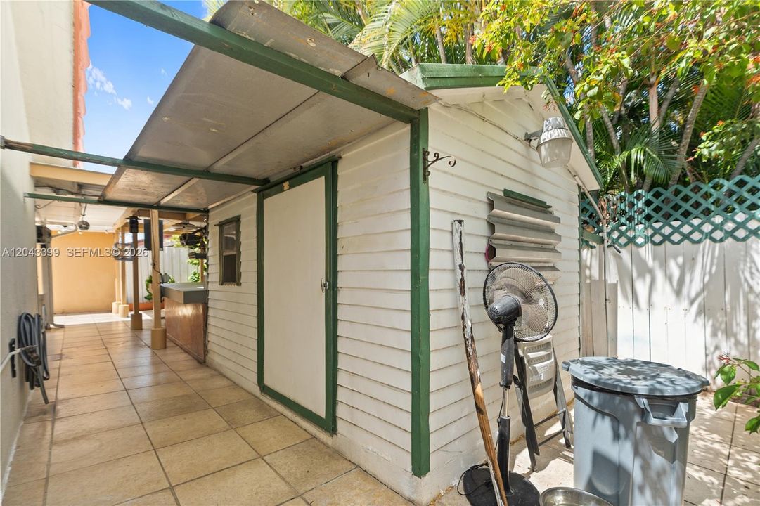 For Sale: $718,000 (4 beds, 2 baths, 1934 Square Feet)