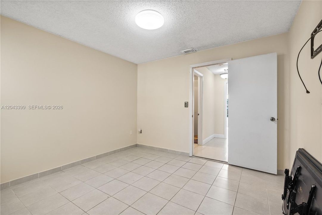 For Sale: $718,000 (4 beds, 2 baths, 1934 Square Feet)