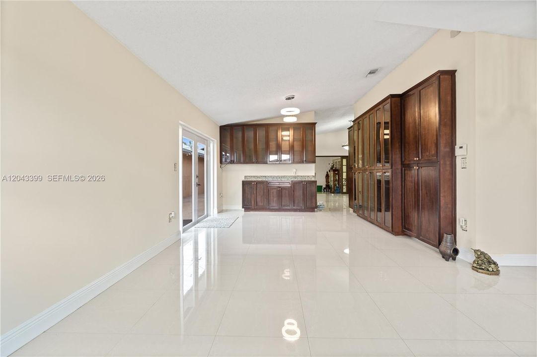 For Sale: $718,000 (4 beds, 2 baths, 1934 Square Feet)