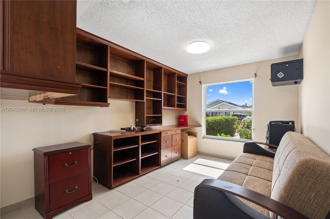For Sale: $718,000 (4 beds, 2 baths, 1934 Square Feet)