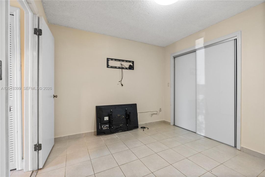 For Sale: $718,000 (4 beds, 2 baths, 1934 Square Feet)