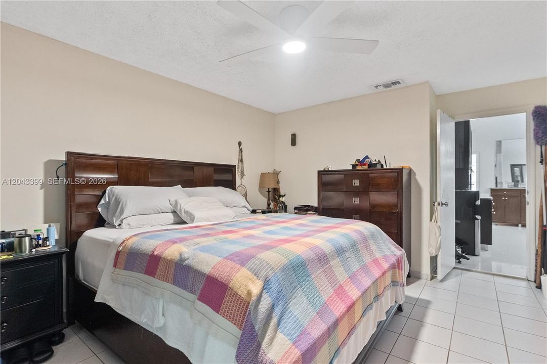 For Sale: $718,000 (4 beds, 2 baths, 1934 Square Feet)