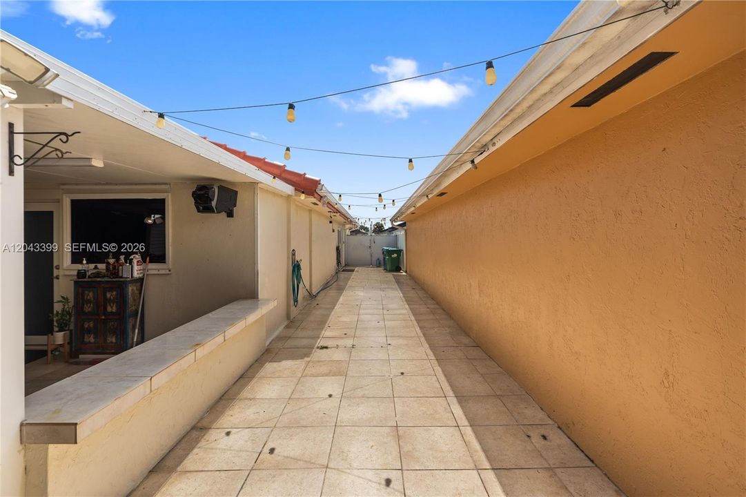 For Sale: $718,000 (4 beds, 2 baths, 1934 Square Feet)